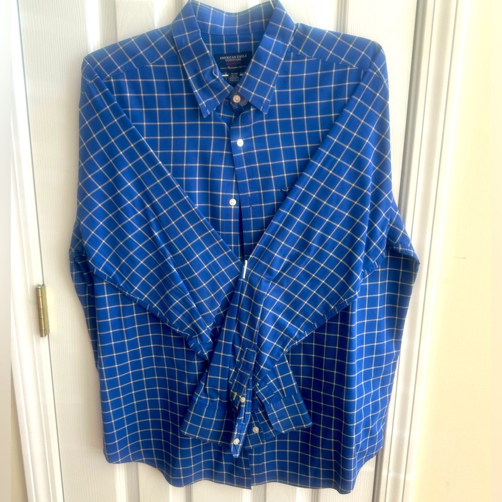 Gently Worn Blue Checkered Men's American Eagle Outfitters Long Sleeve Shirt
